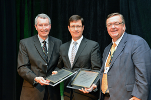 Highest Overall Ranking: Dealer Network Greater than 101: Volkswagen Group Canada Inc.(Left to right): Ron Loveys, Industry Relations Chairman, CADA Executive Committee, Whiteoak Ford Lincoln Sales Limited, Mississauga, ON; John White, President and CEO, Volkswagen Group Canada Inc.; Harry Mertin, Industry Relations Committee, CADA Executive Committee, Mertin Automotive Group, Chilliwack, BC.