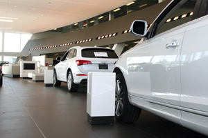 The impressive showroom incorporates a dramatic wall, inspired by the old AVUS racing circuit near Berlin